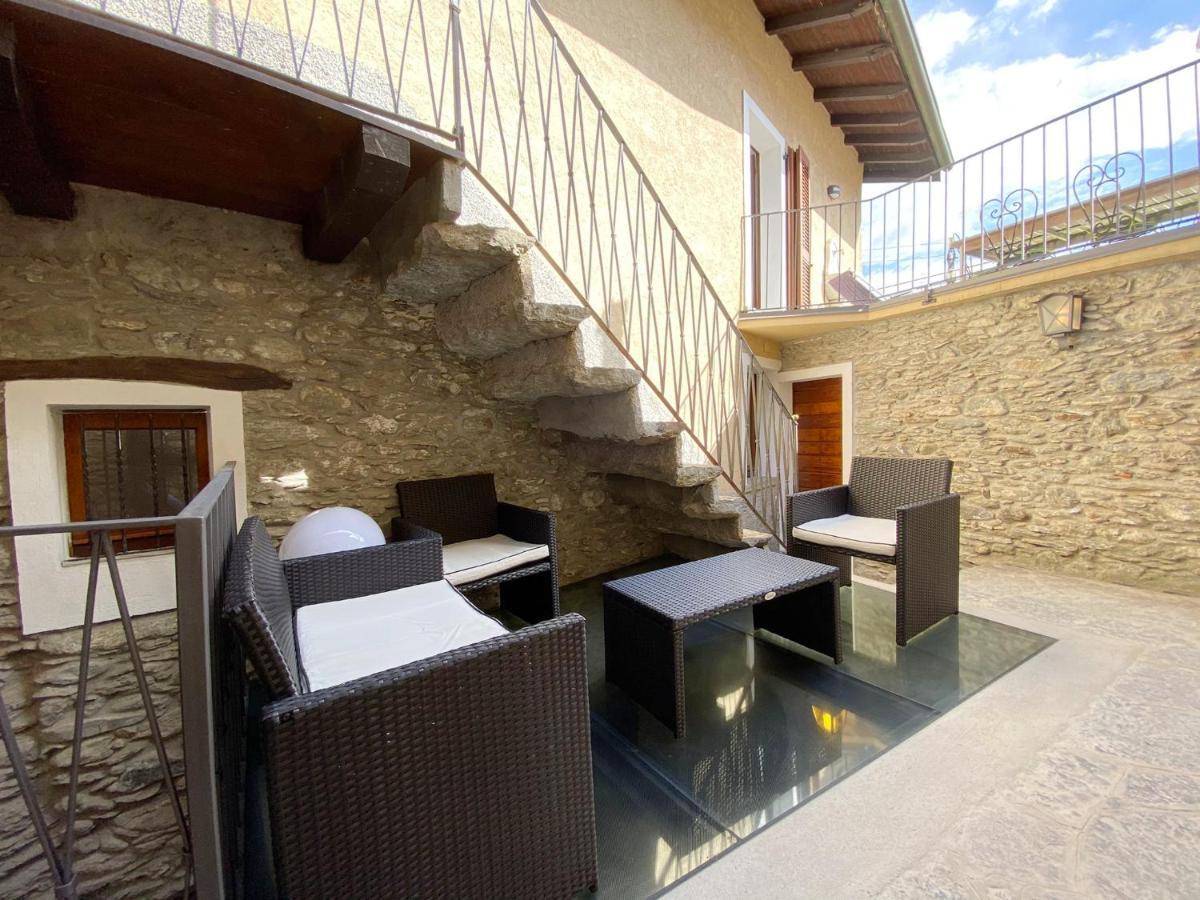Independent Stone House With Lake View Муссо Экстерьер фото