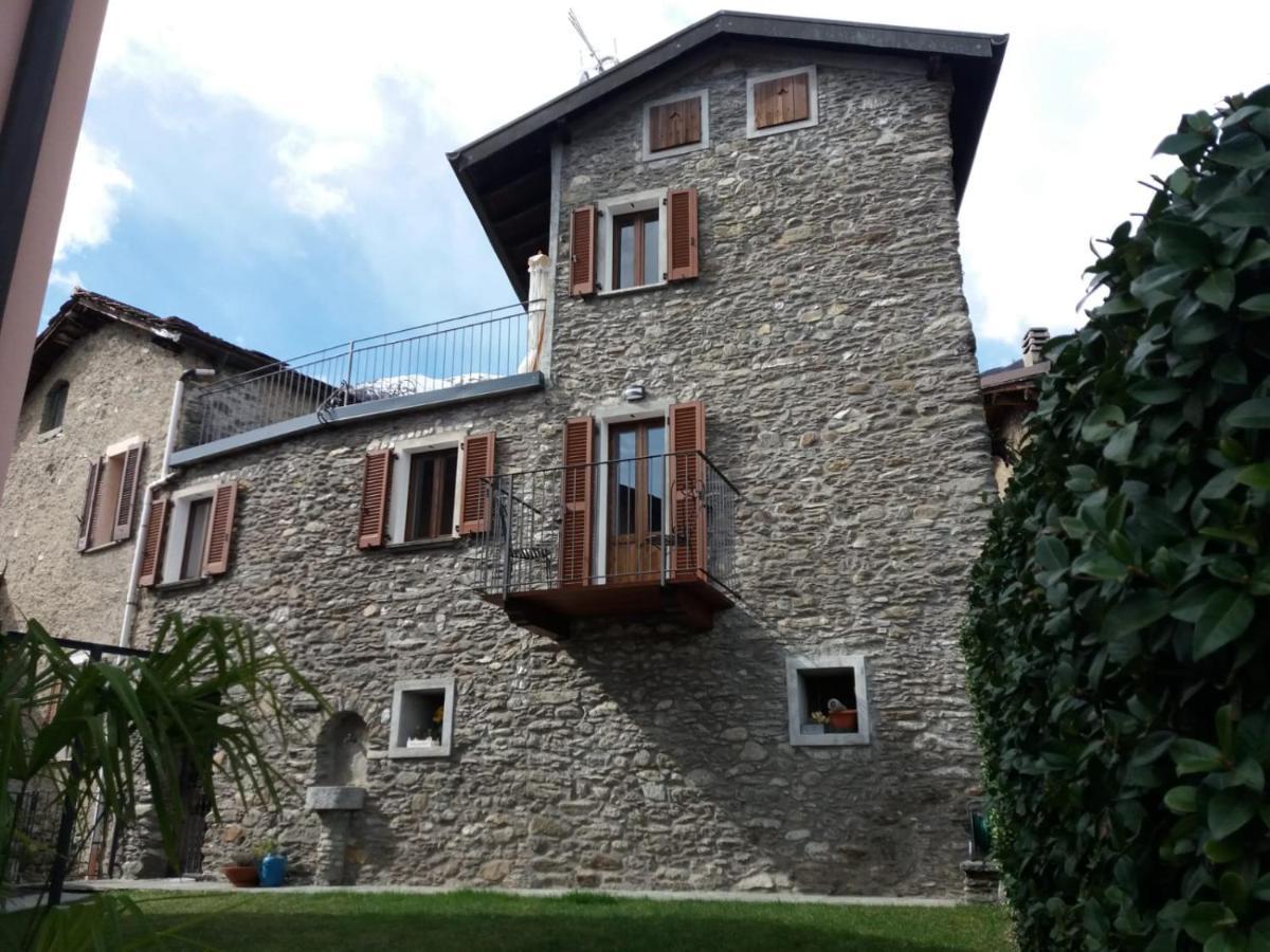 Independent Stone House With Lake View Муссо Экстерьер фото