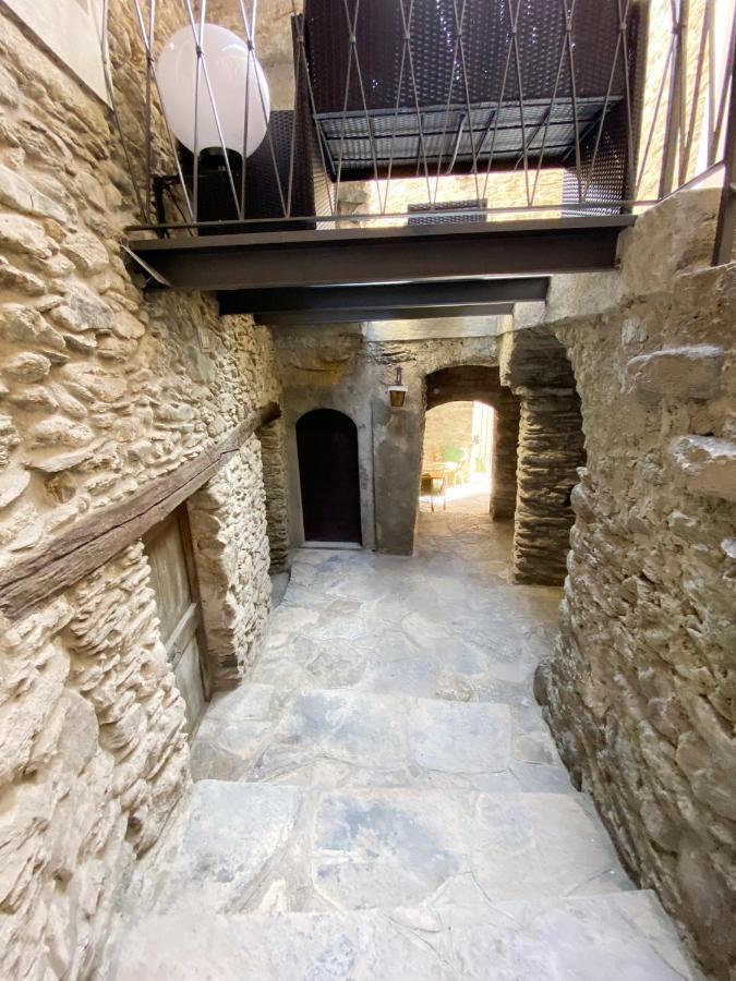 Independent Stone House With Lake View Муссо Экстерьер фото
