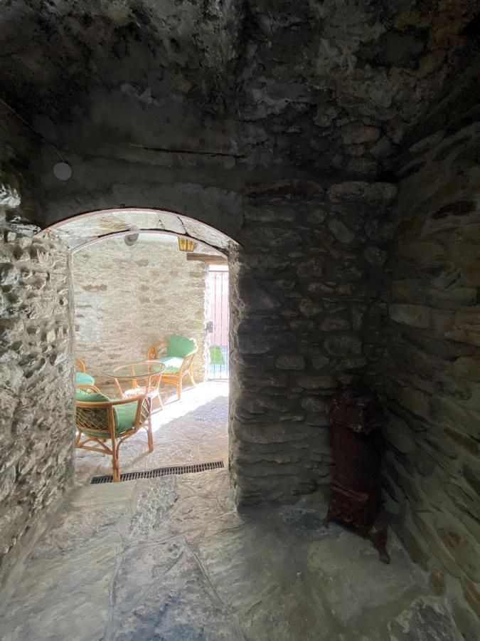 Independent Stone House With Lake View Муссо Экстерьер фото