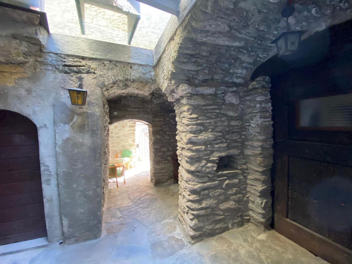 Independent Stone House With Lake View Муссо Экстерьер фото