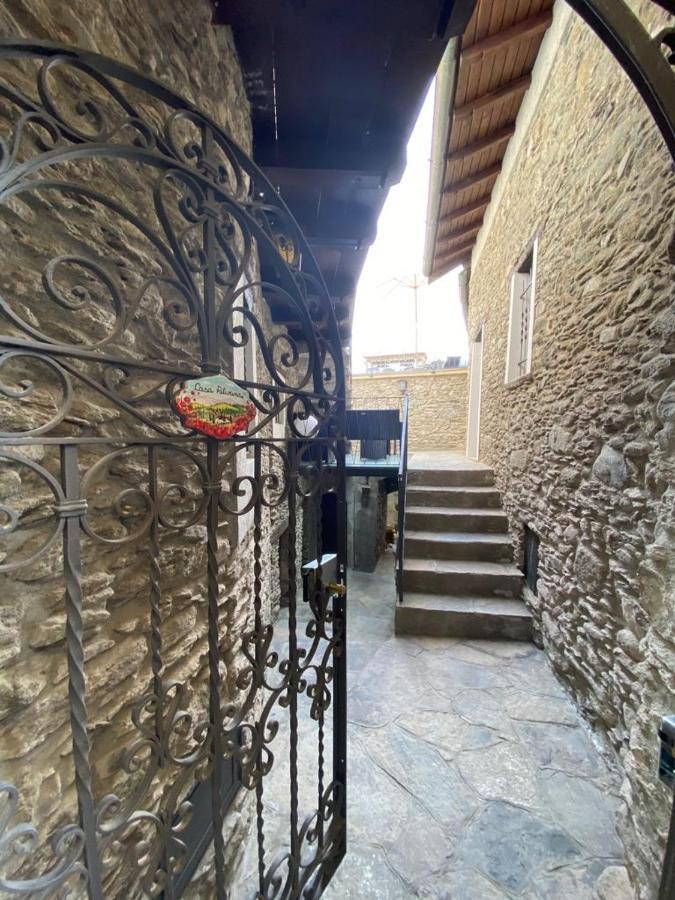 Independent Stone House With Lake View Муссо Экстерьер фото