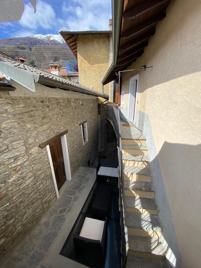 Independent Stone House With Lake View Муссо Экстерьер фото