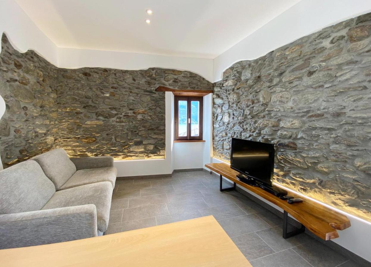 Independent Stone House With Lake View Муссо Экстерьер фото