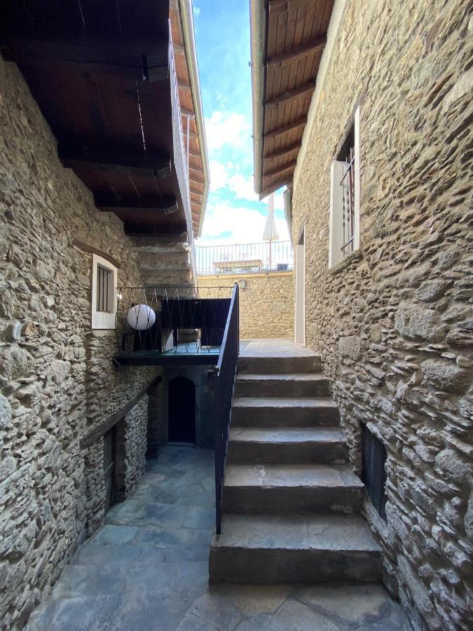 Independent Stone House With Lake View Муссо Экстерьер фото