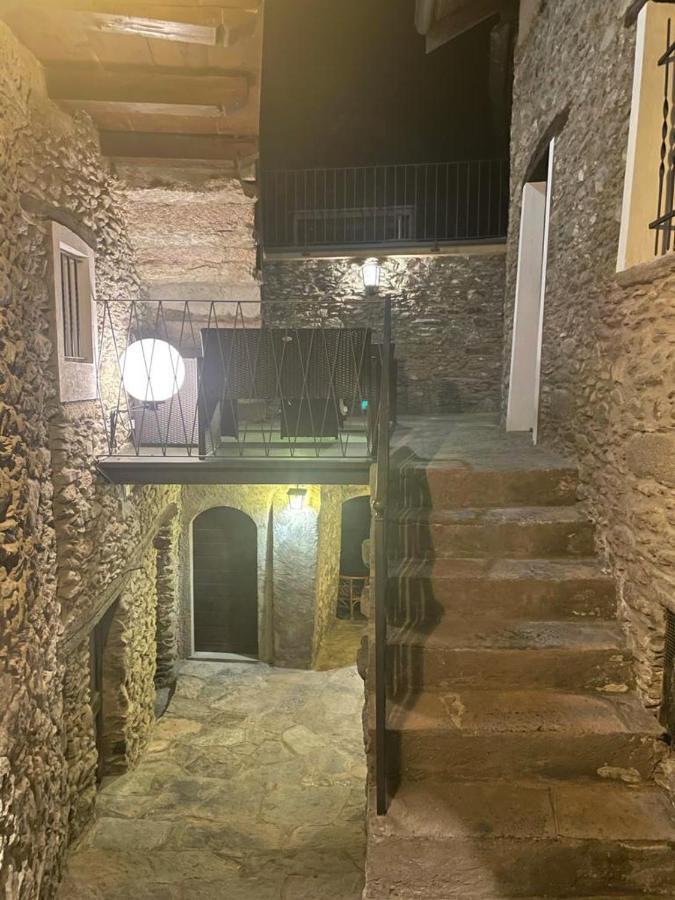 Independent Stone House With Lake View Муссо Экстерьер фото