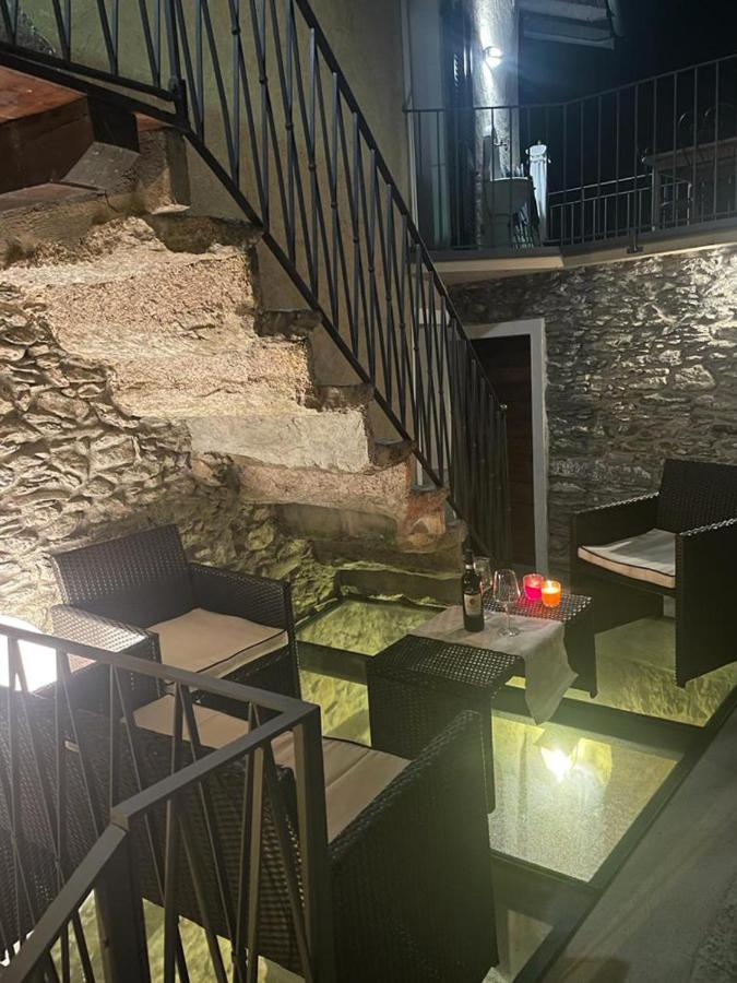 Independent Stone House With Lake View Муссо Экстерьер фото